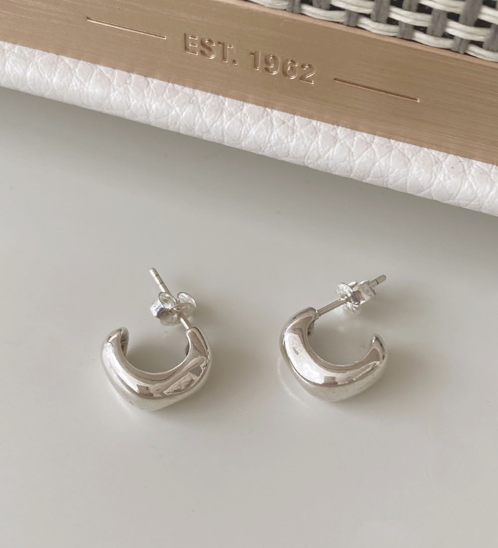 925silver pebble mini bold earring 페블 미니 볼드 은귀걸이